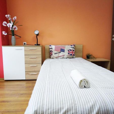 Roma Hostel Varna Bagian luar foto
