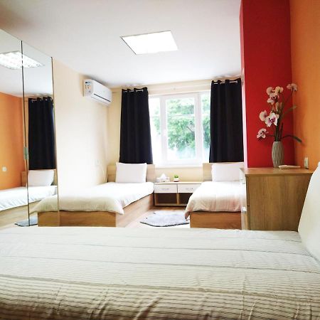 Roma Hostel Varna Bagian luar foto