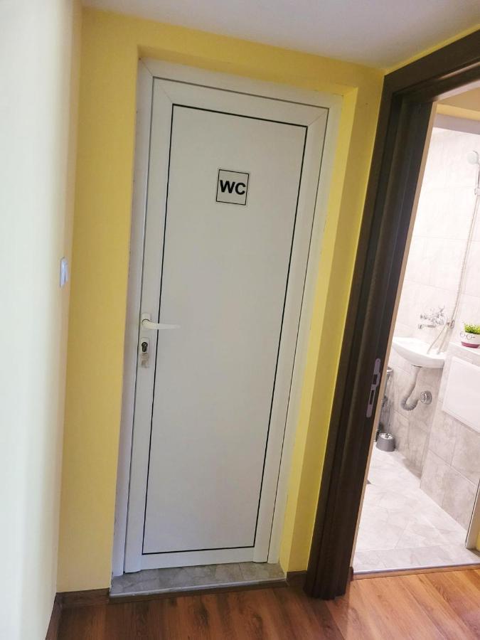 Roma Hostel Varna Bagian luar foto