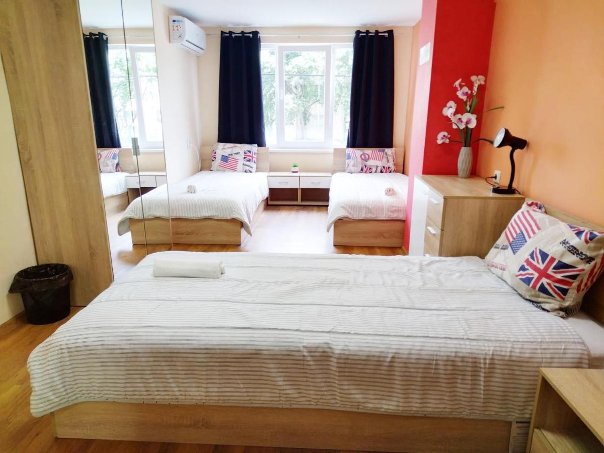 Roma Hostel Varna Bagian luar foto