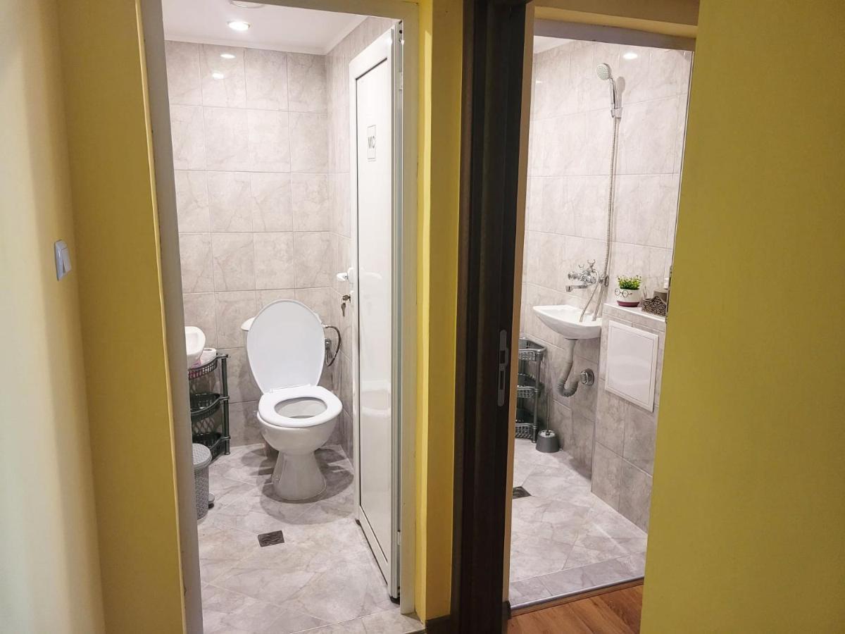 Roma Hostel Varna Bagian luar foto