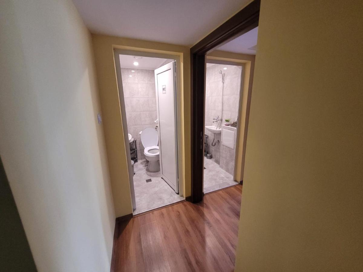Roma Hostel Varna Bagian luar foto