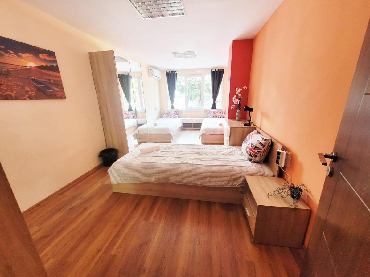Roma Hostel Varna Bagian luar foto