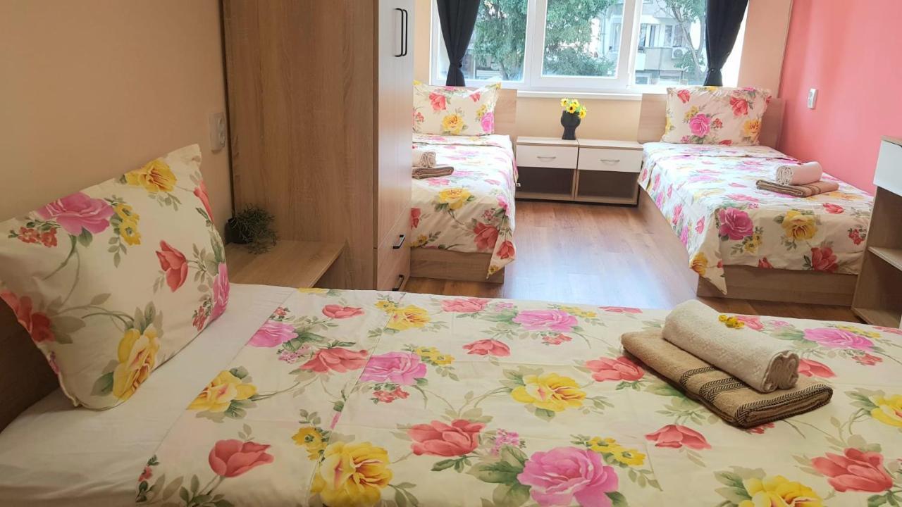 Roma Hostel Varna Bagian luar foto