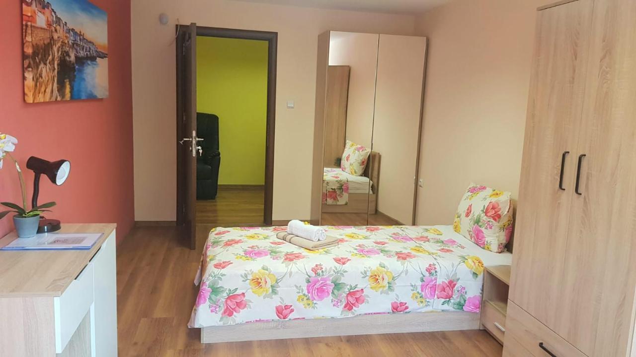 Roma Hostel Varna Bagian luar foto