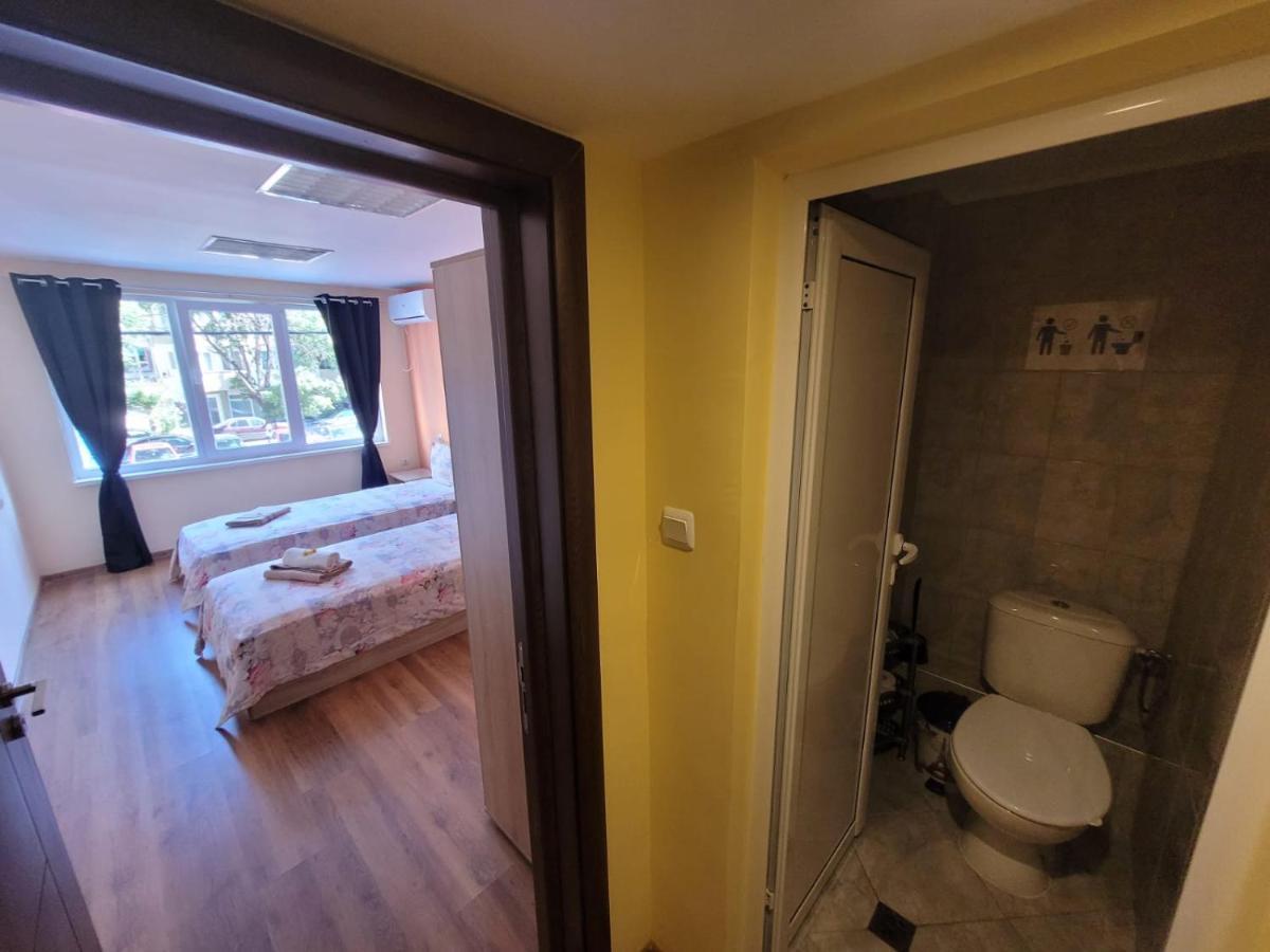 Roma Hostel Varna Bagian luar foto