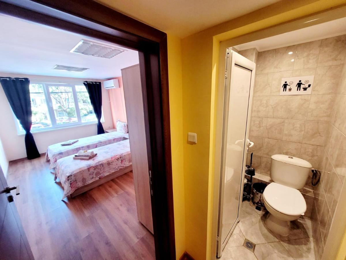 Roma Hostel Varna Bagian luar foto