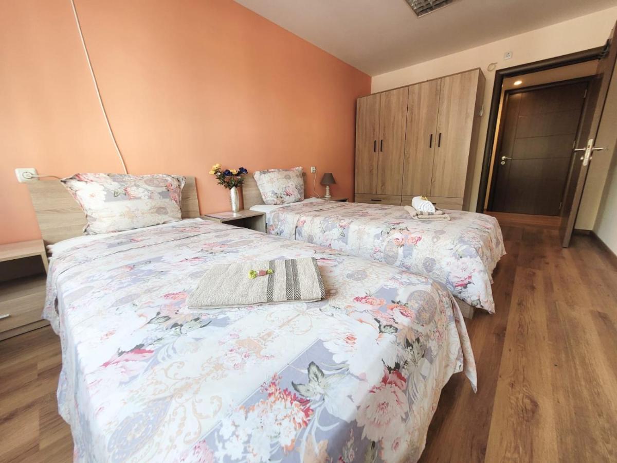 Roma Hostel Varna Bagian luar foto