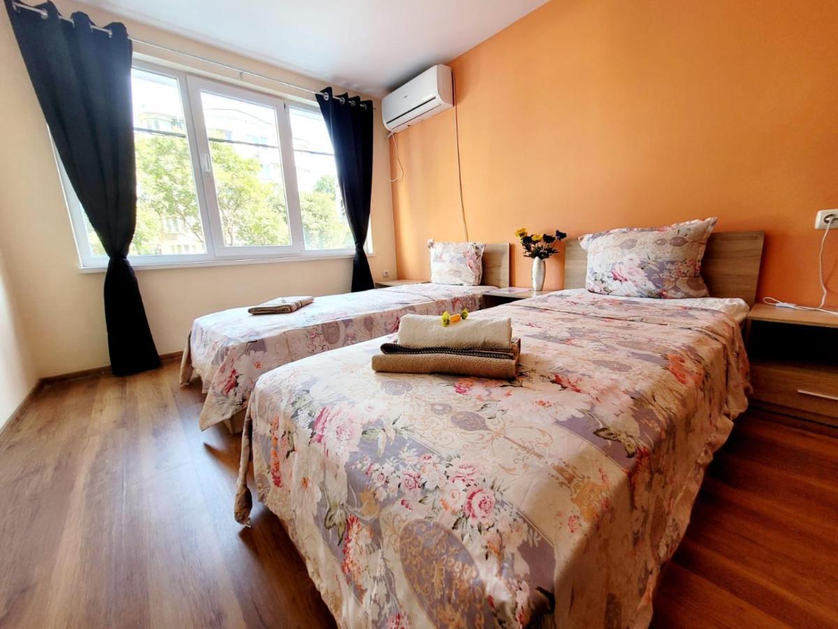Roma Hostel Varna Bagian luar foto
