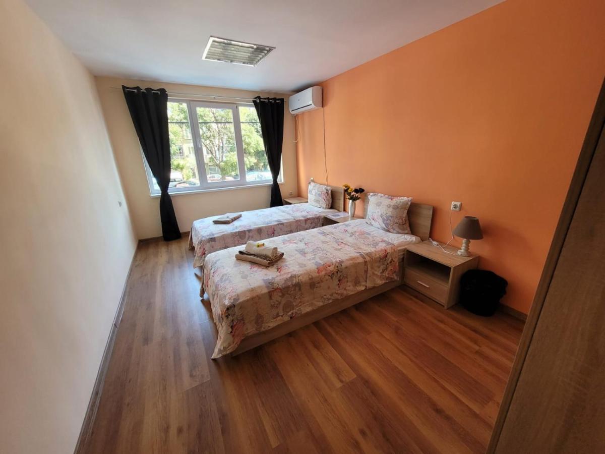 Roma Hostel Varna Bagian luar foto