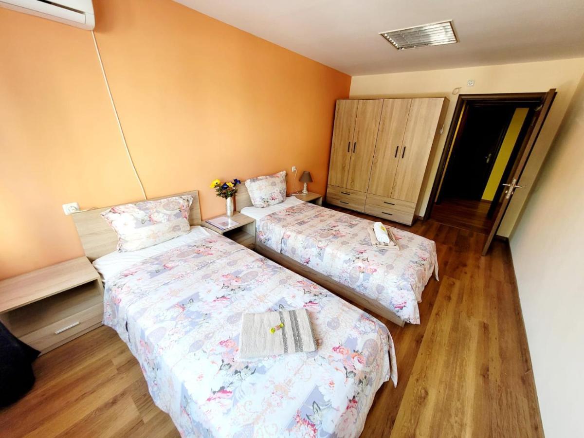 Roma Hostel Varna Bagian luar foto